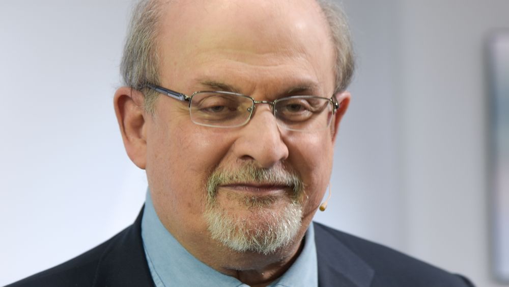 Rushdie v rozhovoru pro Guardian popsal moment útoku, při kterém přišel o oko